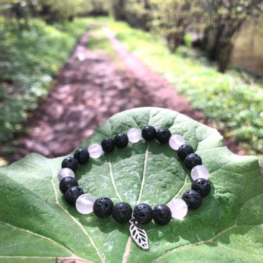 Minerální náramek růženín, lávový kámen - BEZPEČÍ